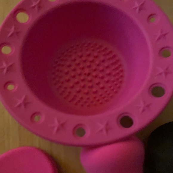 Brush and sponge 🧽 cleaner,+makeup applications - Picture 2 of 6